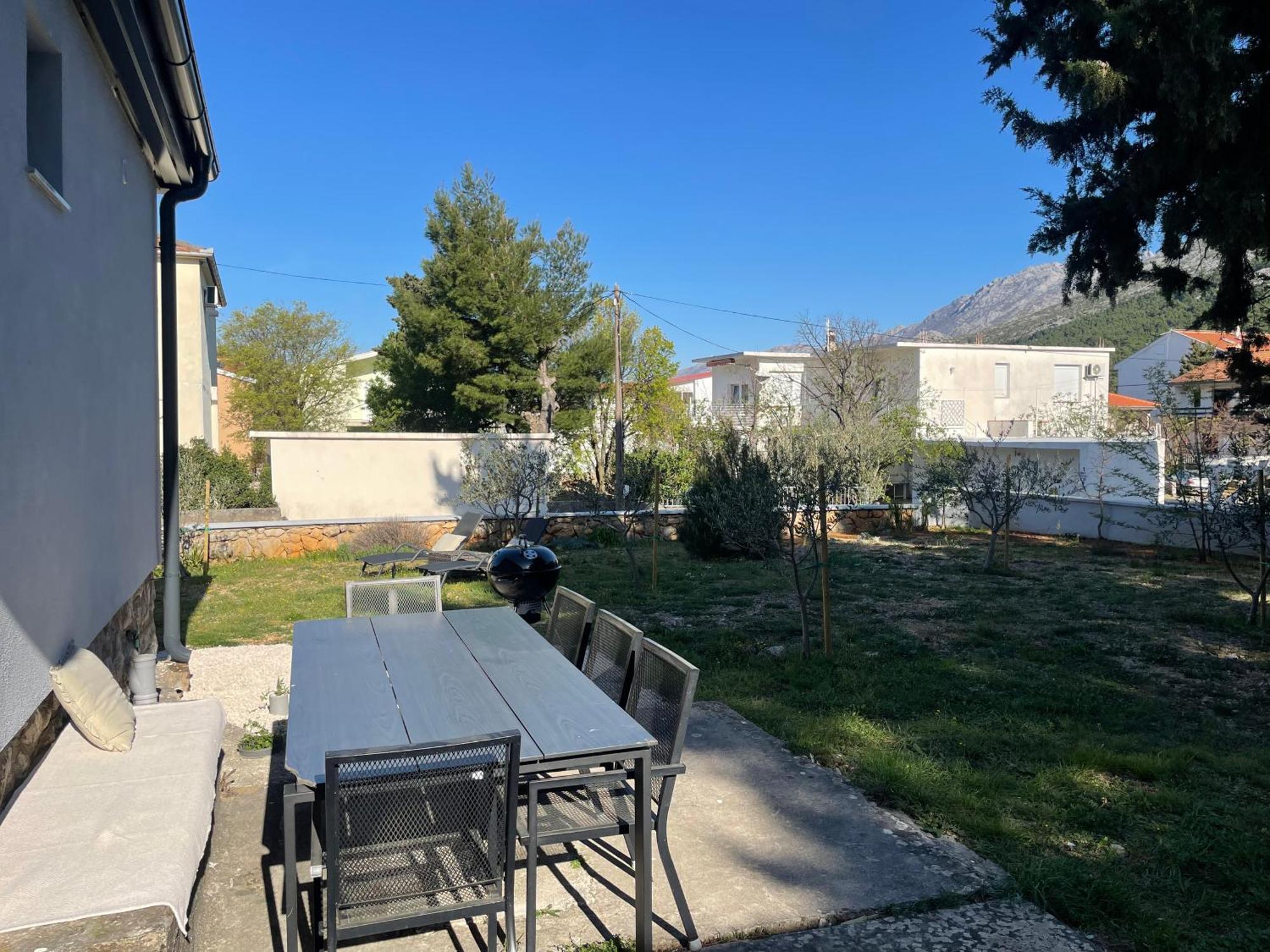 Lola - Large Outdoor Area Starigrad Paklenica