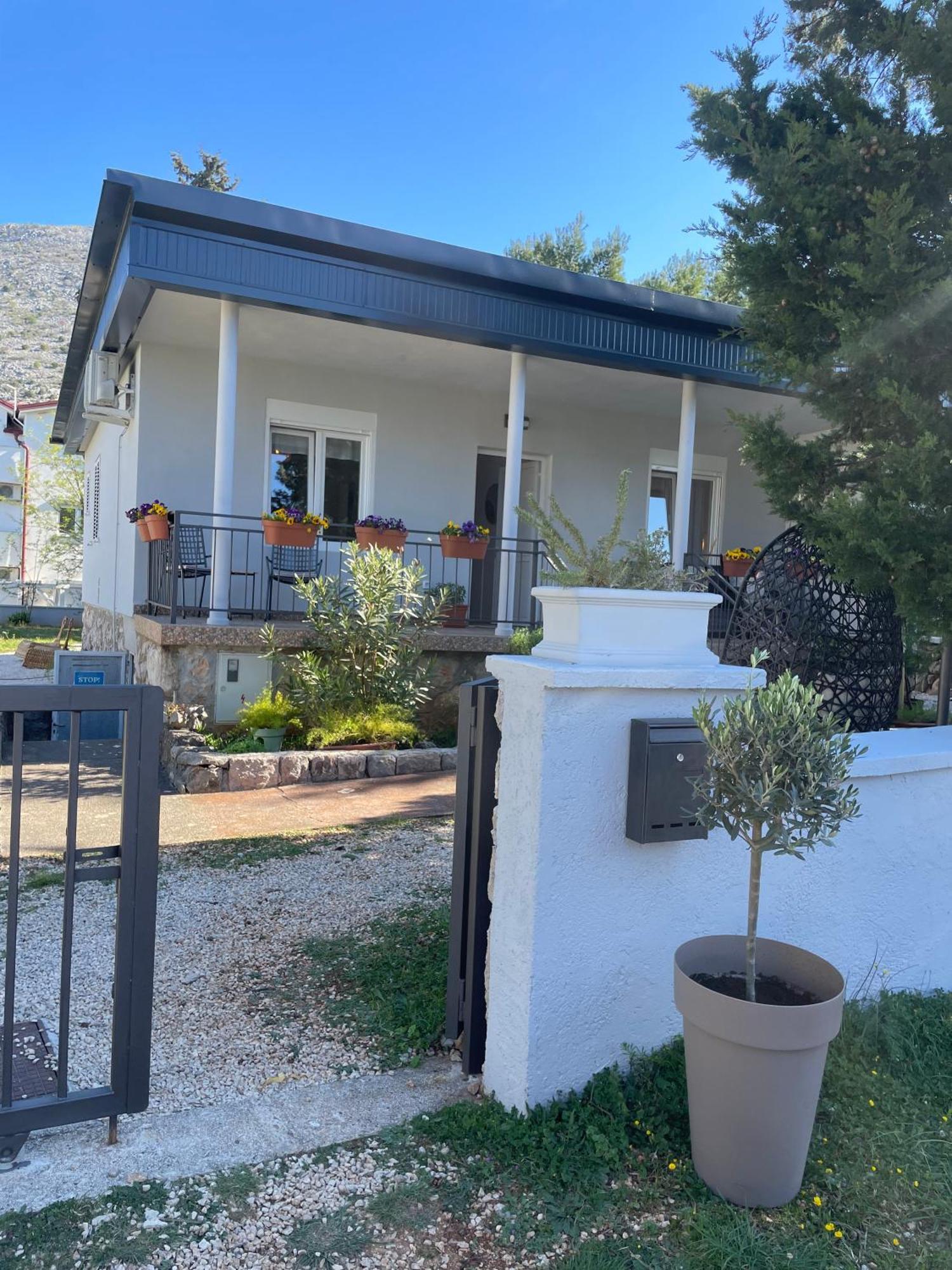 Vakantiehuis Lola - Large Outdoor Area Starigrad Paklenica